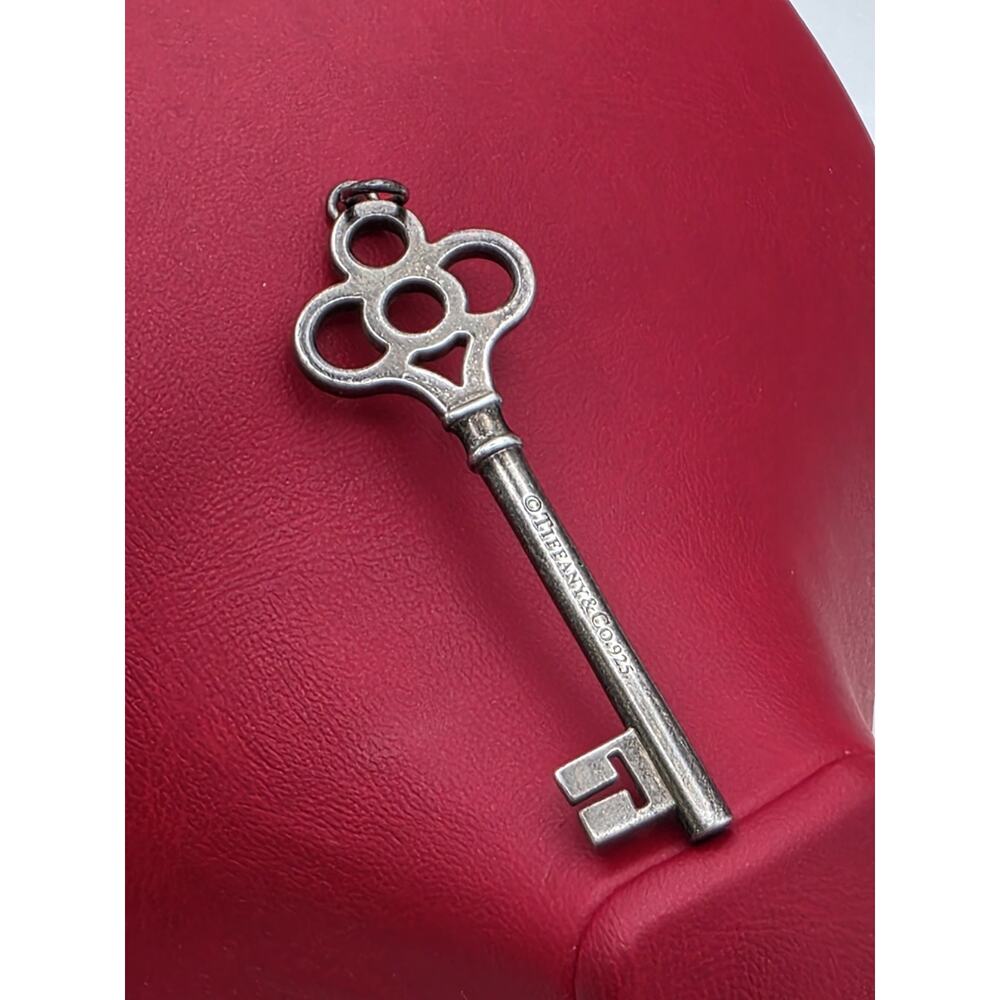 VINTAGE TIFFANY & CO. 925 STERLING SILVER KEY PENDANT